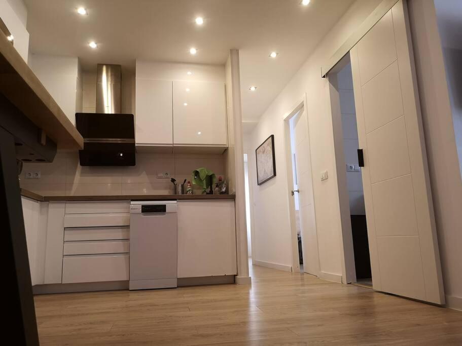 New Alexandra Apartment, 2 Min 40 Sec From Beach ลามาตา ภายนอก รูปภาพ